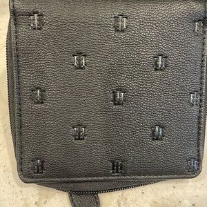 Women’s Tommy Hilfiger Monogram Zip Wallet, Black